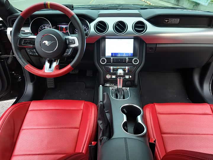 Фото 15 - Ford Mustang