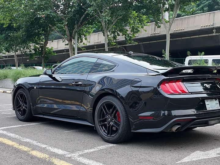 Фото 7 - Ford Mustang