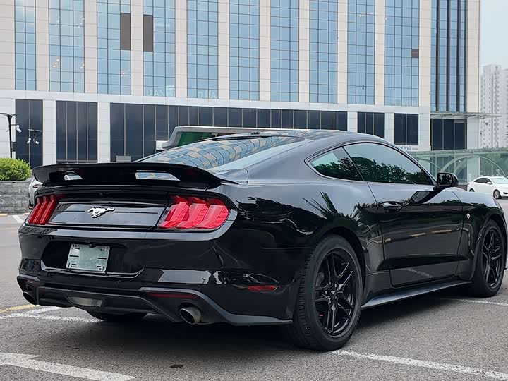 Фото 8 - Ford Mustang