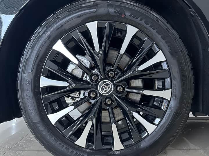 Фото 26 - Toyota Alphard