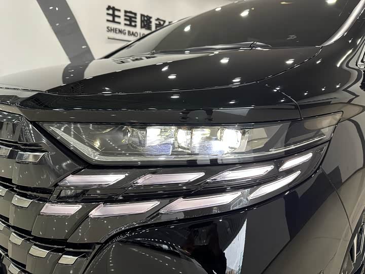 Фото 27 - Toyota Alphard