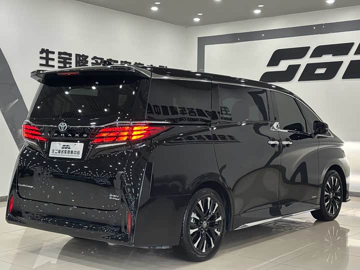 Фото 4 - Toyota Alphard