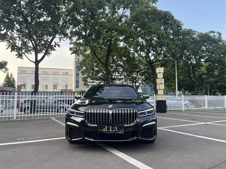 Фото 2 - BMW 7 Series