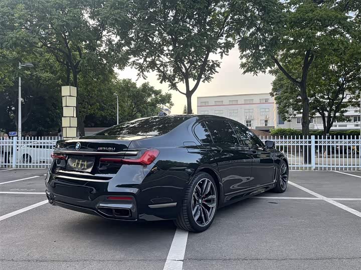 Фото 9 - BMW 7 Series