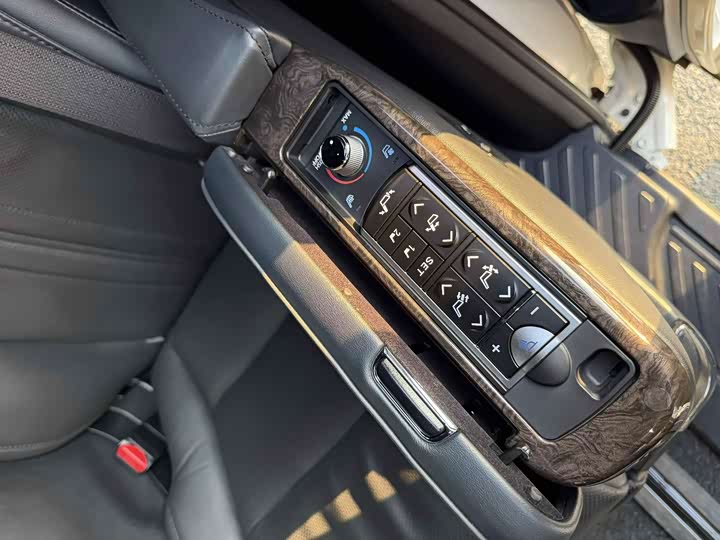 Фото 11 - Toyota Vellfire