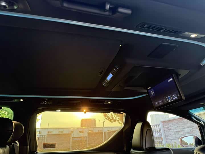 Фото 13 - Toyota Vellfire