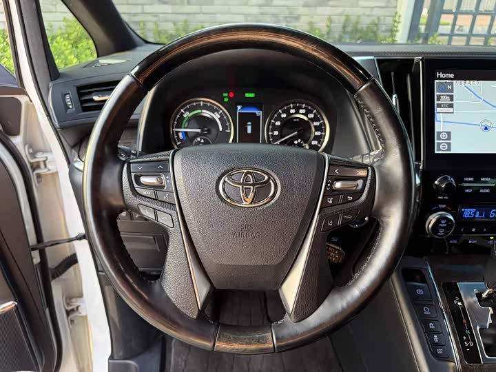 Фото 14 - Toyota Vellfire