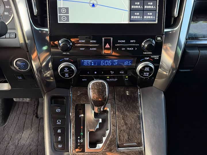 Фото 16 - Toyota Vellfire