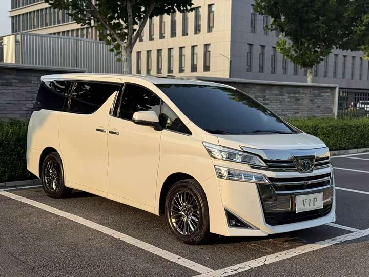 Фото 3 - Toyota Vellfire