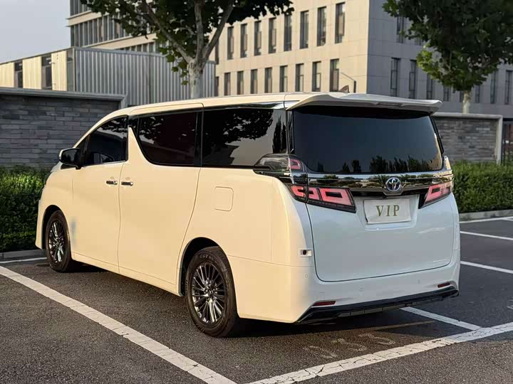 Фото 5 - Toyota Vellfire