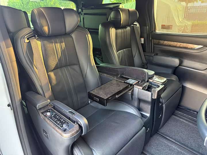 Фото 7 - Toyota Vellfire