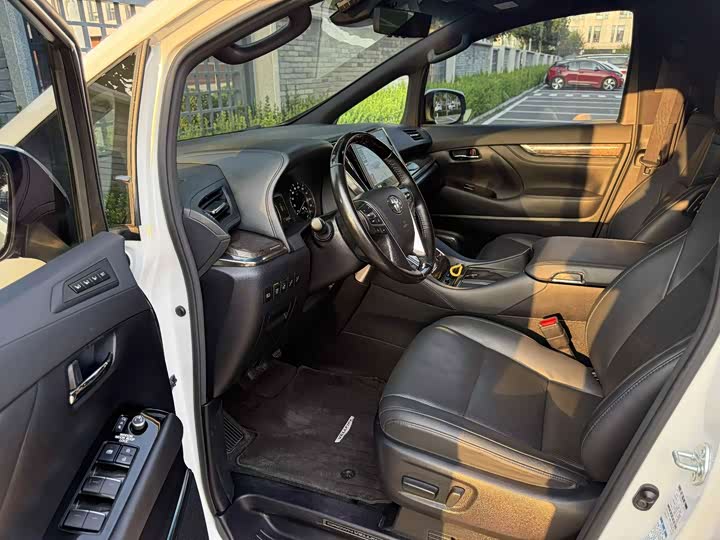 Фото 9 - Toyota Vellfire