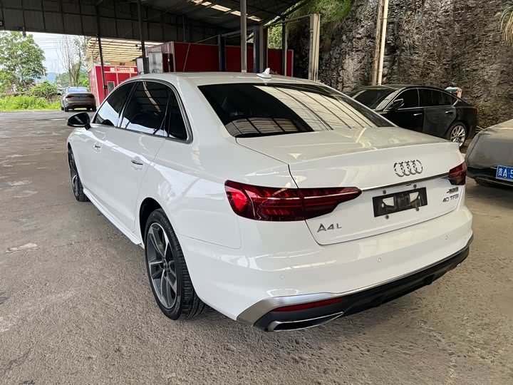 Фото 8 - Audi A4L