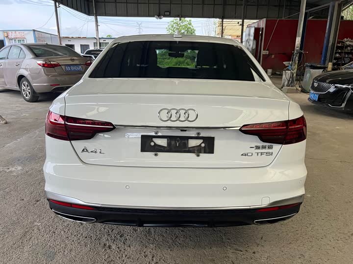 Фото 9 - Audi A4L