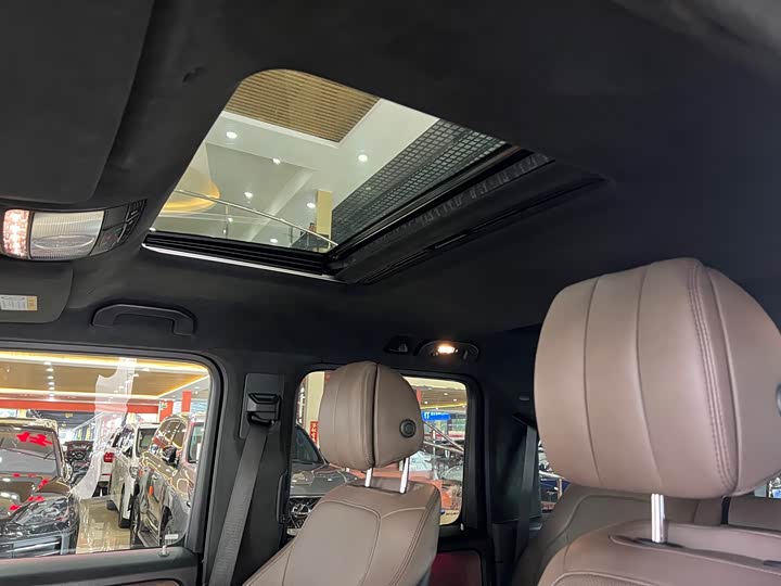 Фото 16 - Mercedes-Benz G-Class