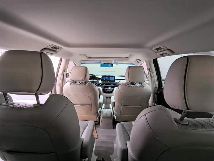 Фото 11 - Buick GL8 ES