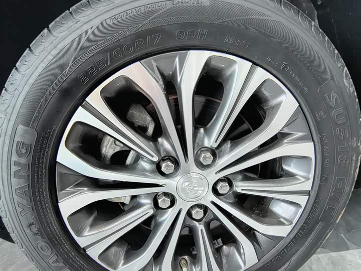 Фото 2 - Buick GL8 ES