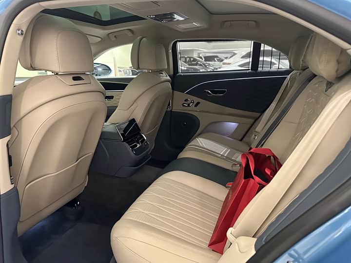 Фото 10 - Bentley Flying Spur