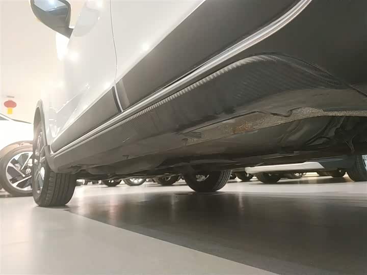 Фото 22 - Geely Vision X3