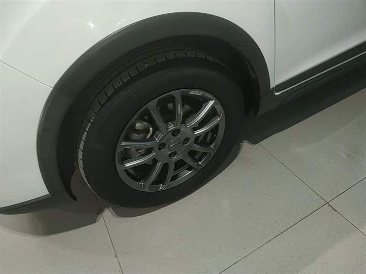 Фото 23 - Geely Vision X3