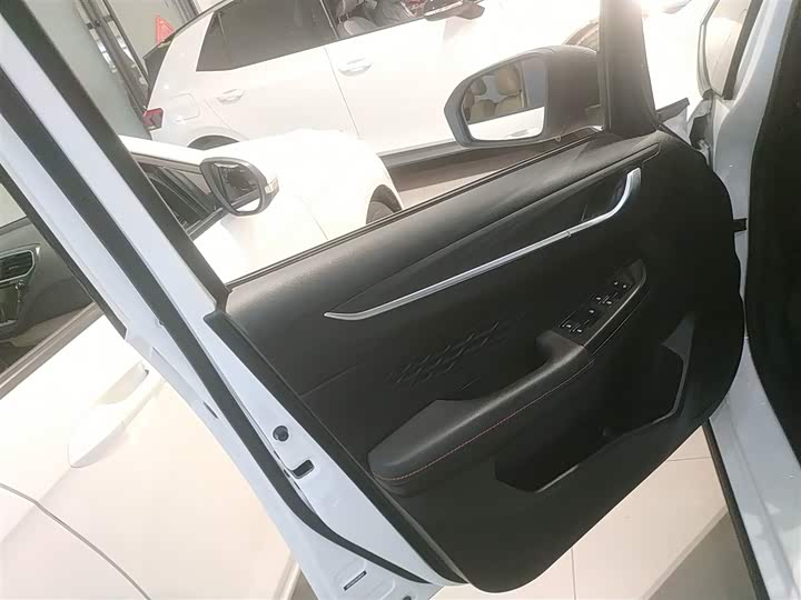 Фото 28 - Geely Vision X3