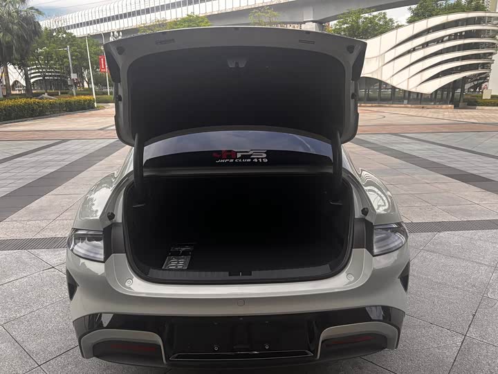 Фото 10 - Xiaomi SU7