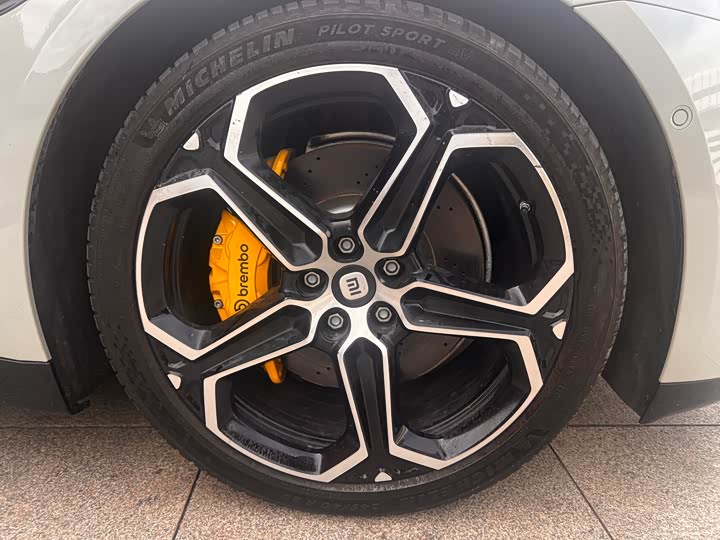 Фото 4 - Xiaomi SU7