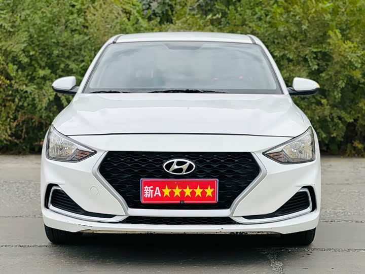 Фото 2 - Hyundai Celesta