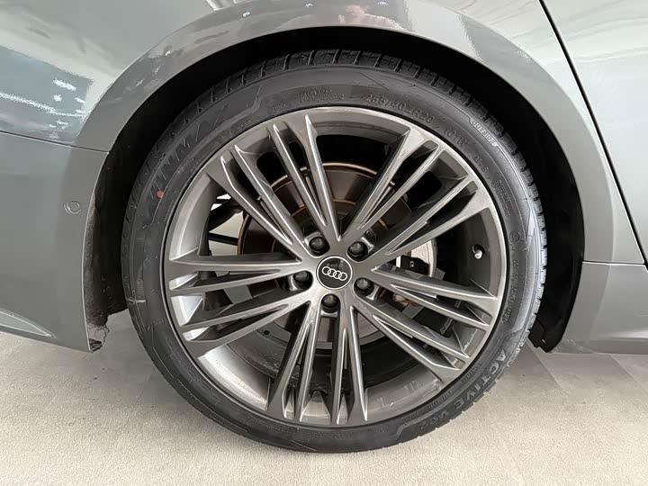 Фото 13 - Audi A7