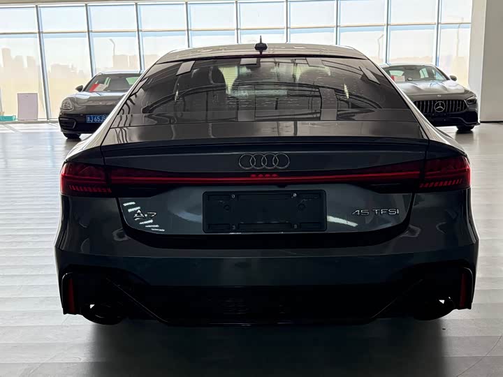 Фото 17 - Audi A7