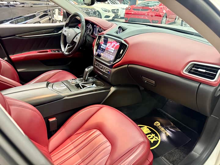 Фото 10 - Maserati Ghibli