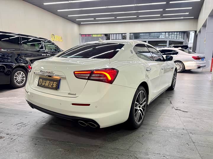 Фото 7 - Maserati Ghibli