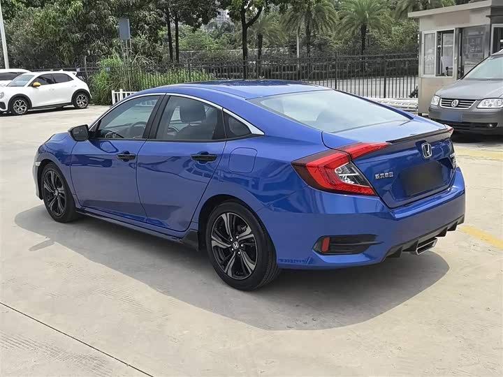 Фото 6 - Honda Civic