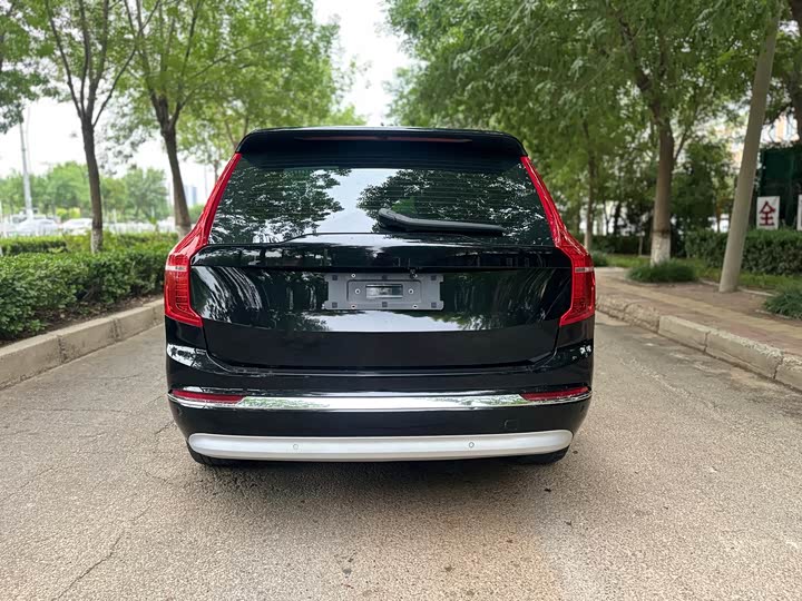 Фото 8 - Volvo XC90