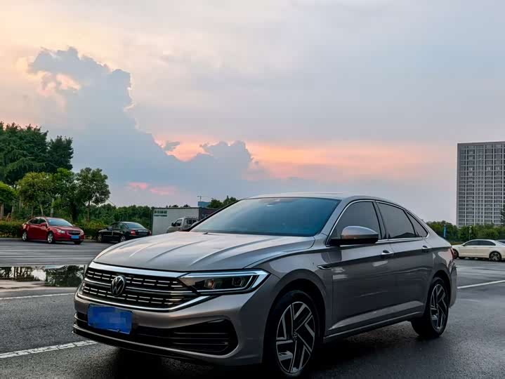 Фото 1 - Volkswagen Sagitar L