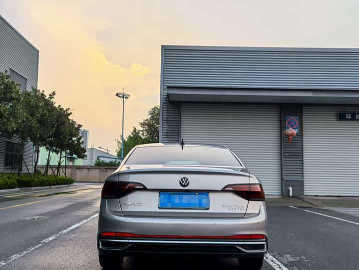 Фото 4 - Volkswagen Sagitar L