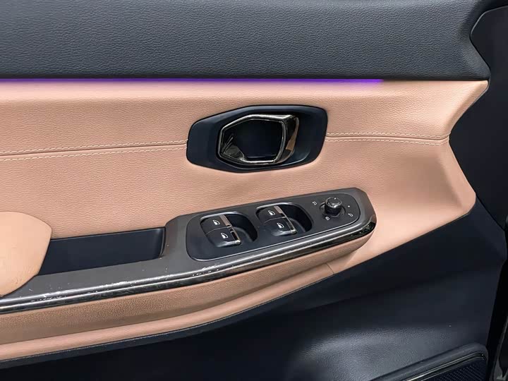 Фото 14 - Nio ES8