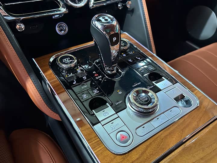 Фото 16 - Bentley Flying Spur