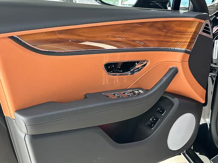 Фото 7 - Bentley Flying Spur