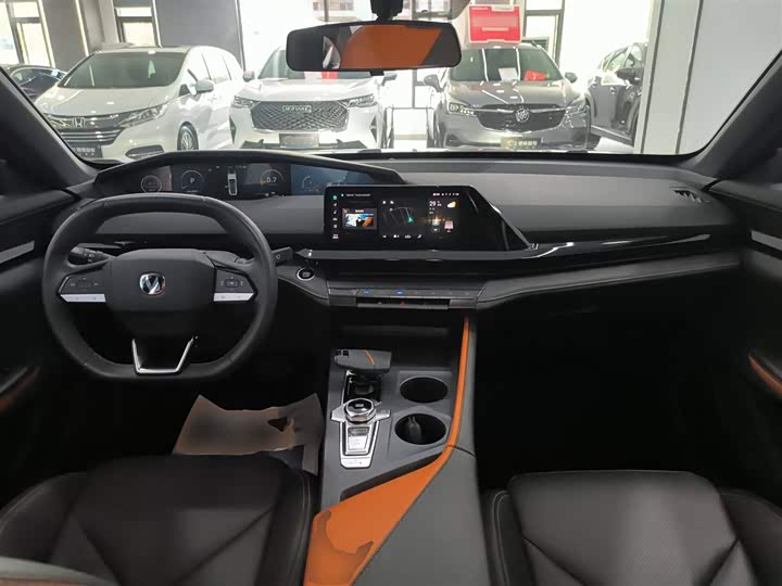 Фото 10 - Changan UNI-V