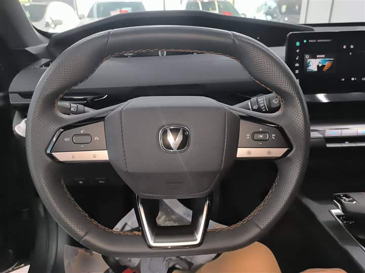 Фото 11 - Changan UNI-V