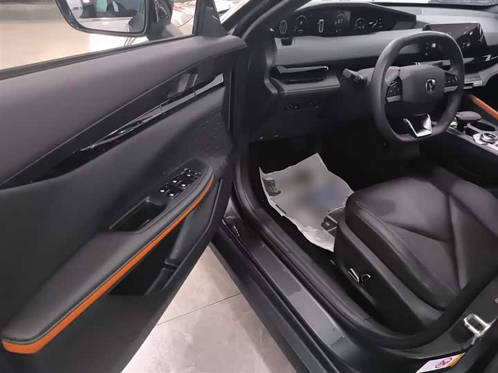 Фото 16 - Changan UNI-V