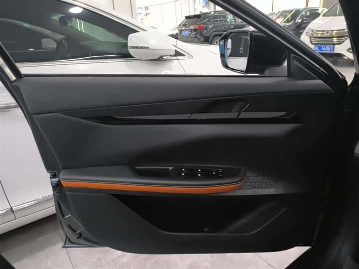 Фото 28 - Changan UNI-V