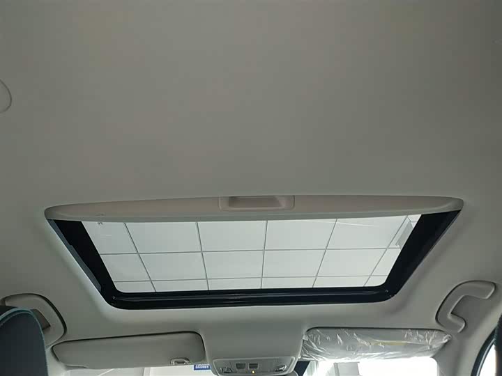 Фото 16 - Honda e:NP2