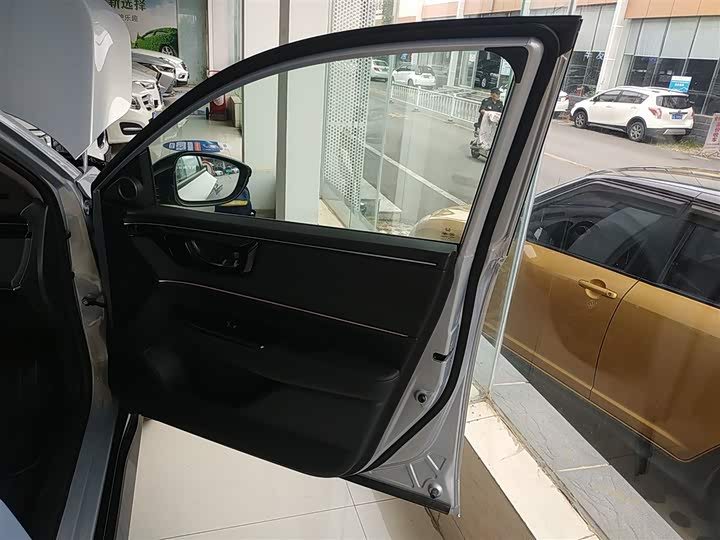 Фото 24 - Honda e:NP2