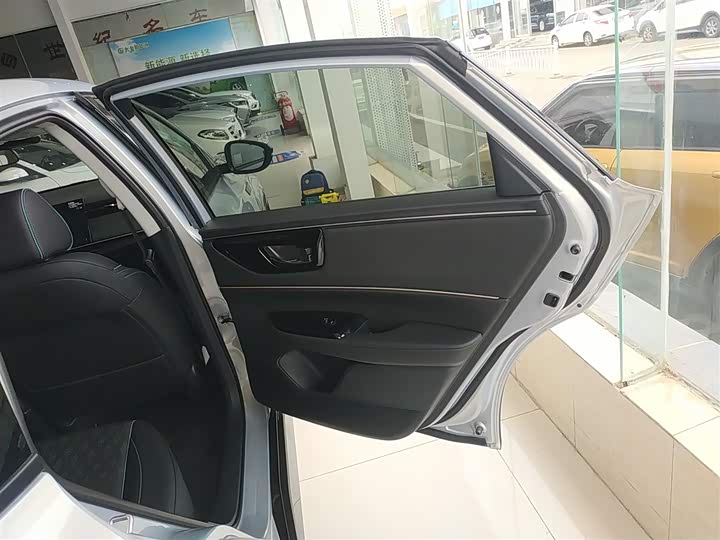 Фото 25 - Honda e:NP2