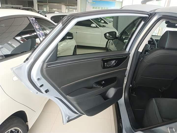 Фото 27 - Honda e:NP2