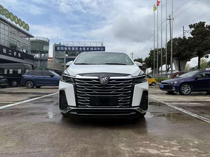 Фото 2 - Buick GL8 ES