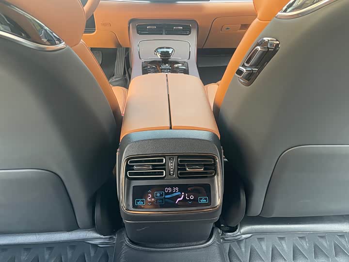 Фото 15 - BYD Han