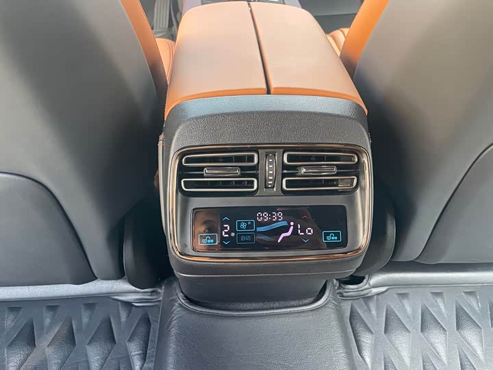 Фото 16 - BYD Han